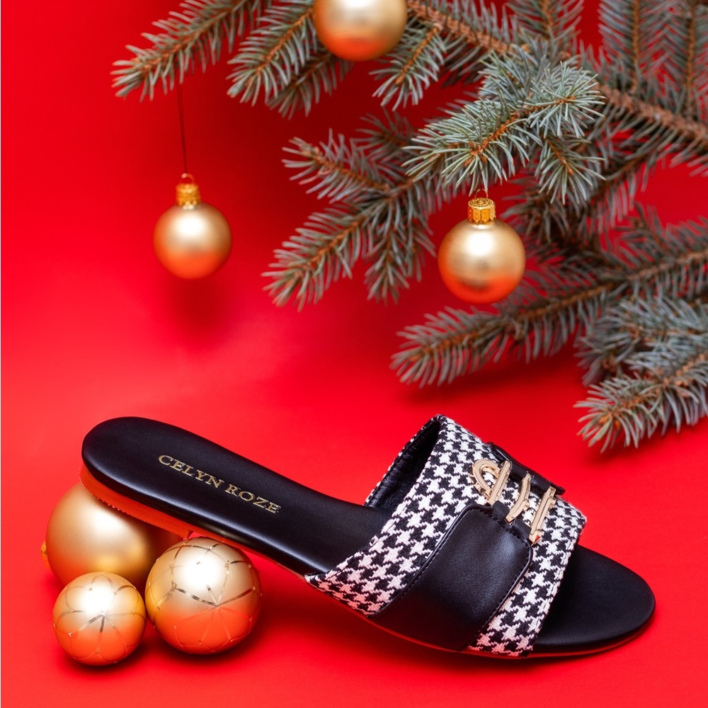 New CELYN ROZE sandal .